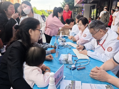 科技為民 健康同行——榆林市科協(xié)全國科普月院士進社區(qū)義診活動側(cè)記