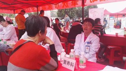 市一院開展“天天學(xué)雷鋒，志愿不停步”系列活動，營養(yǎng)健康咨詢便民惠民暖人心