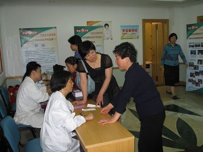 心系女性，關(guān)愛家庭 營養(yǎng)健康教育活動順利啟動并開展現(xiàn)場咨詢